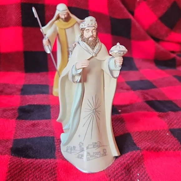 Hawthorne  Village, Christmas Holiday, Off-White Nativity Scene Set Decoration - Picture 5 of 16